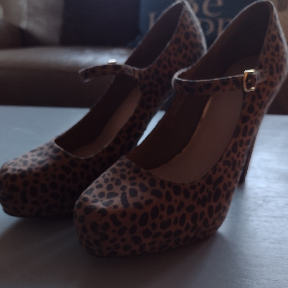 Leopard Pumps - Picture 4 of 5